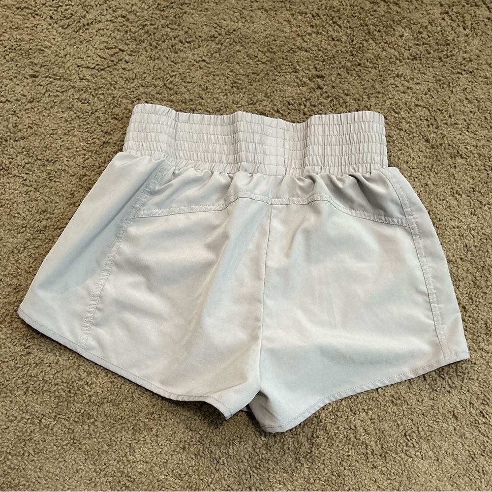 Gray High Rise Athletic Shorts Elastic Waist & Zip Pocket Size Small Like New - Picture 4 of 5